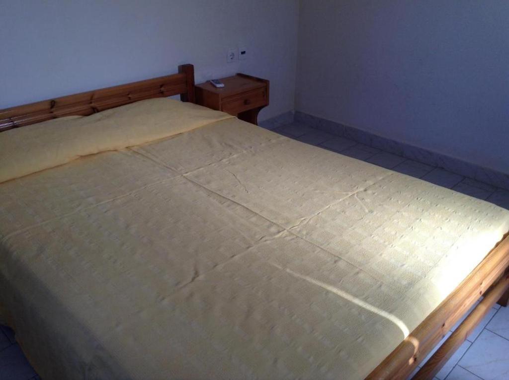 פריסה Rooms To Let Katerina & John'S מראה חיצוני תמונה