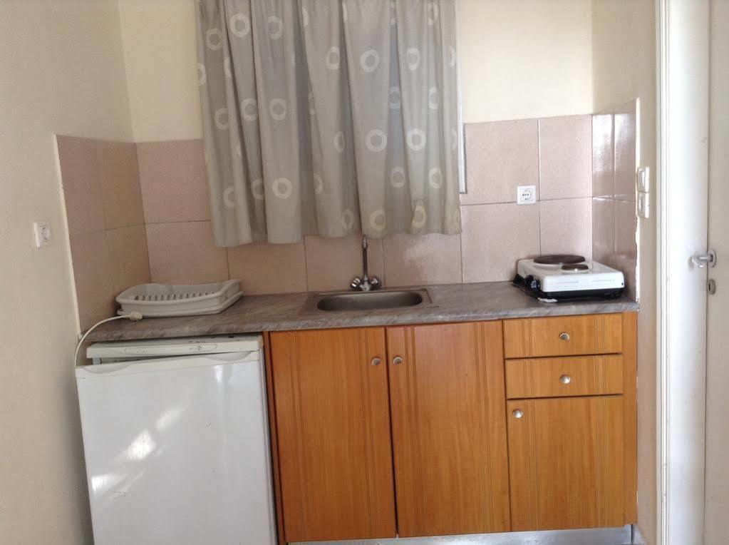 פריסה Rooms To Let Katerina & John'S מראה חיצוני תמונה