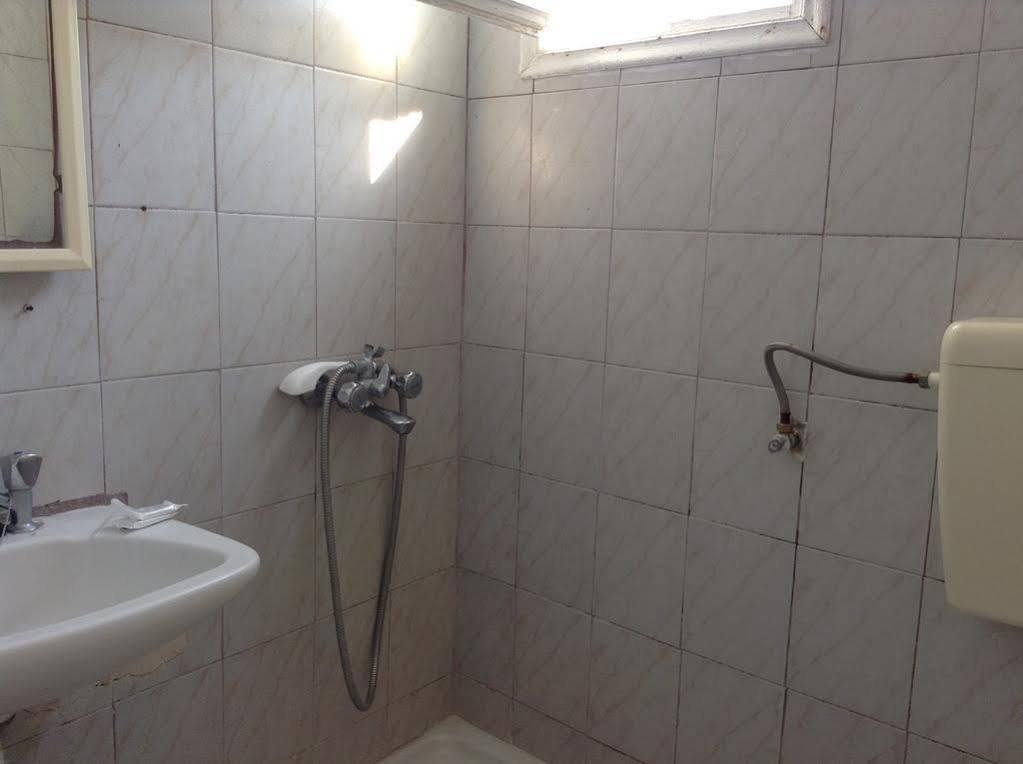 פריסה Rooms To Let Katerina & John'S מראה חיצוני תמונה